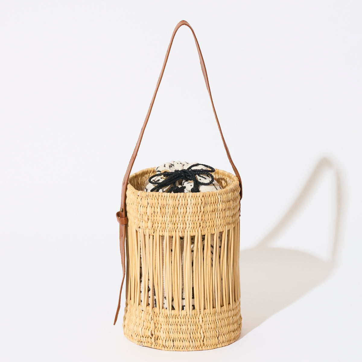GRASS LEATHER ONE SHOULDER BUCKET TOTE LARGE BROWN | グラスレザー